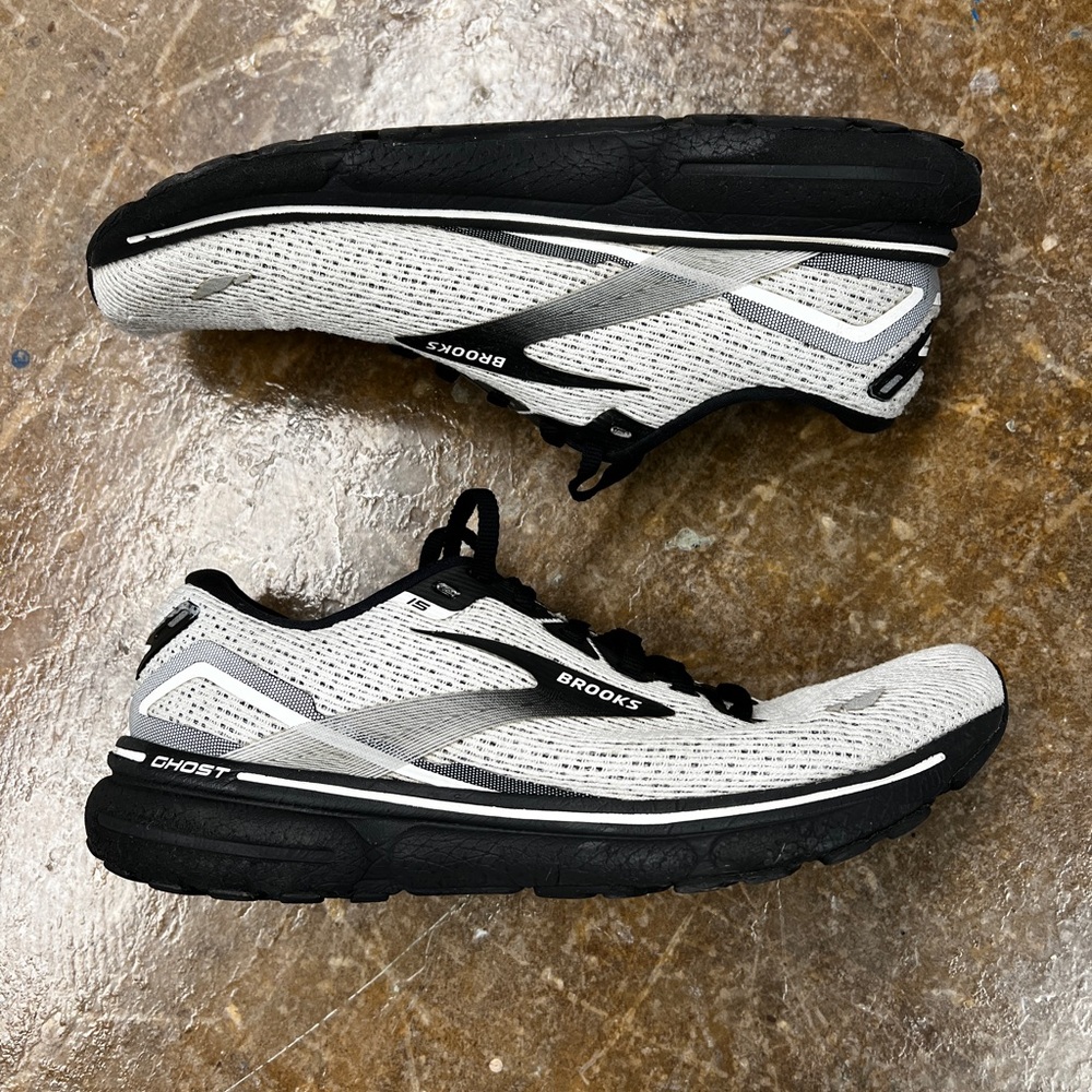 Brooks Men's Ghost 15 Running Shoes. Mens 8.5. White. WELL WORN